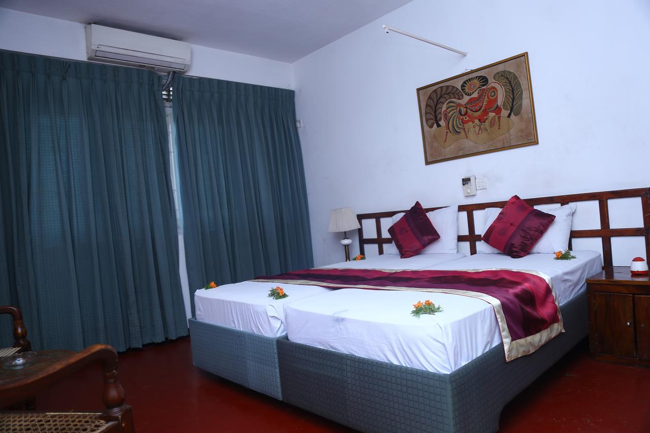 Nilani Hotel Ratnapura Exterior foto