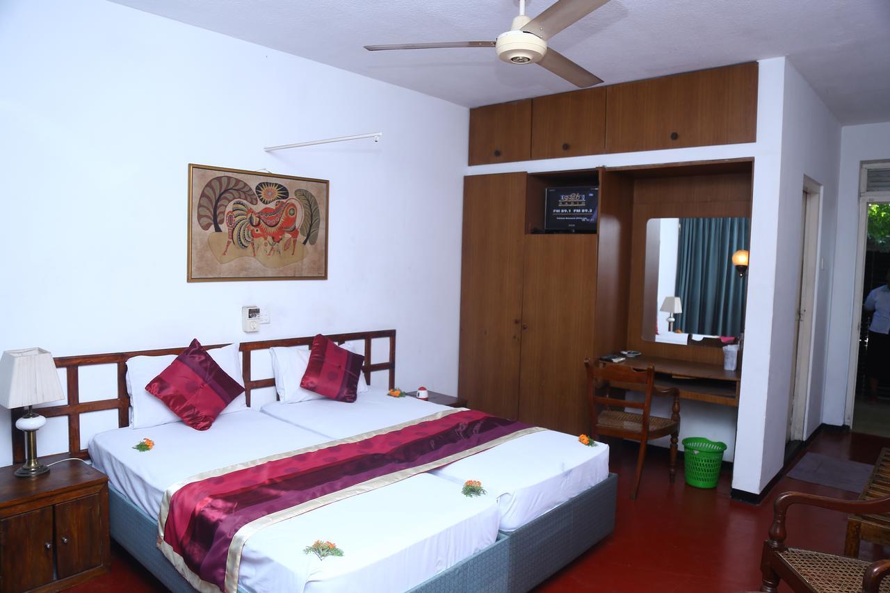 Nilani Hotel Ratnapura Exterior foto